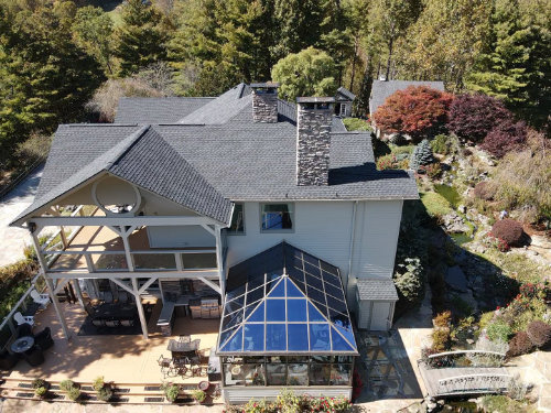 Spacious house with landscaped garden